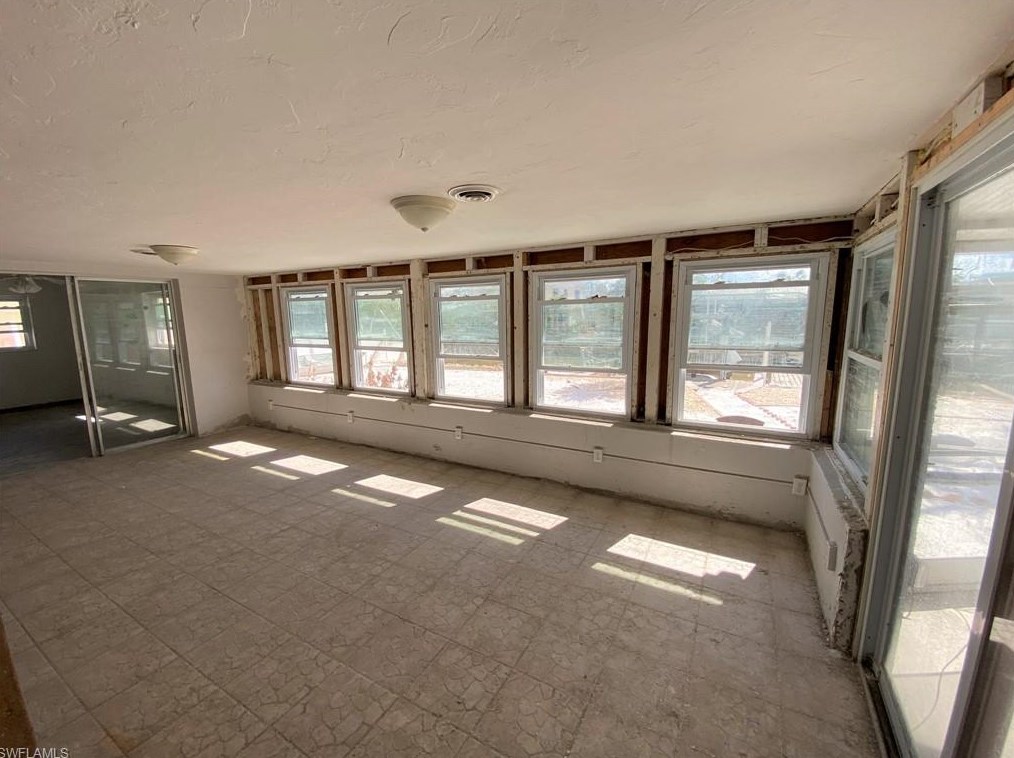 280 Donora Blvd, Fort Myers Beach, FL 33931