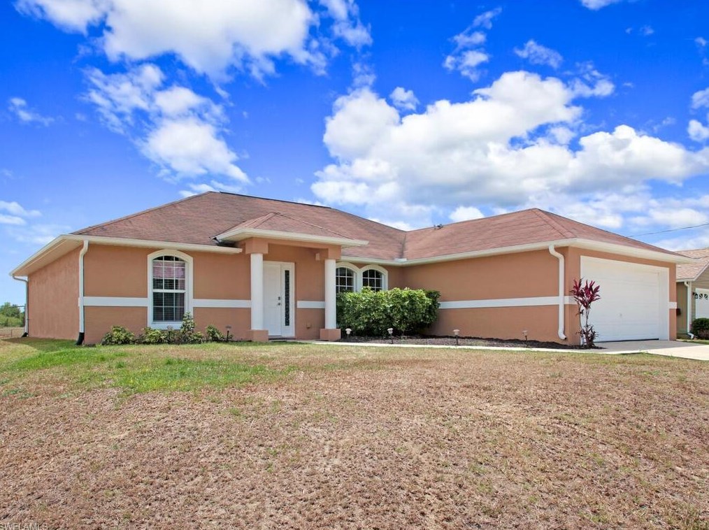 2212 28th St, Cape Coral, FL 33904-3332