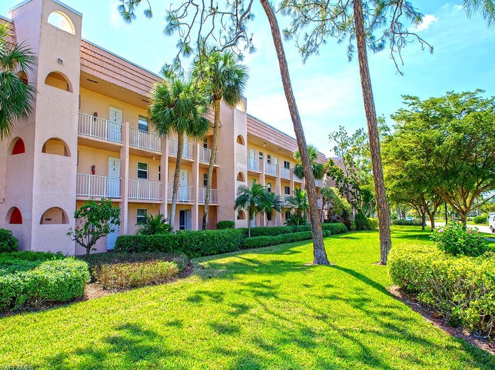 100 Forest Lakes Blvd #312, Naples, FL 34105