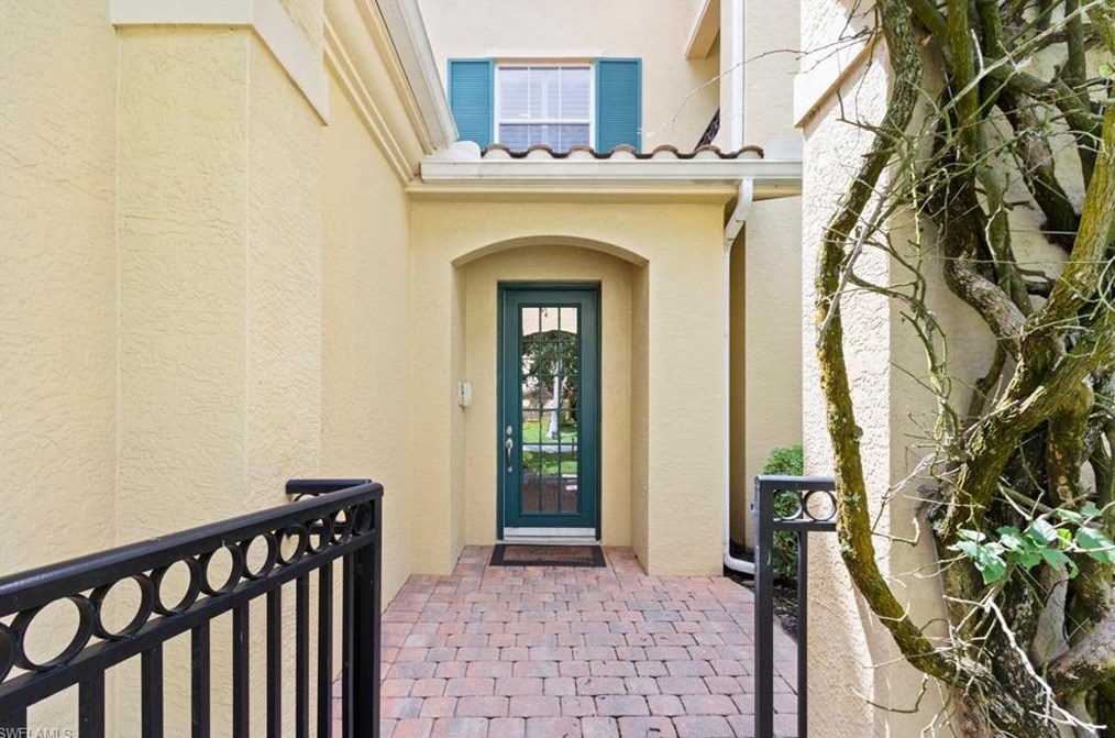 2806 Tiburon Blvd E Apt 102, Naples, FL 34109