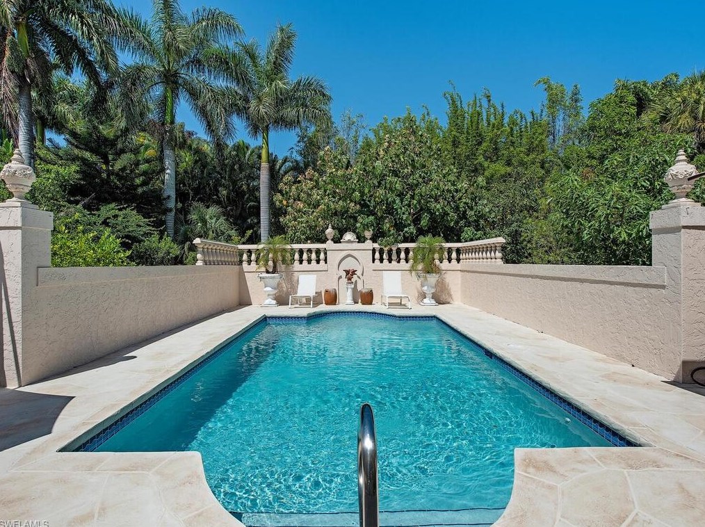 2331 Crayton Rd, Naples FL  34103-4738 exterior