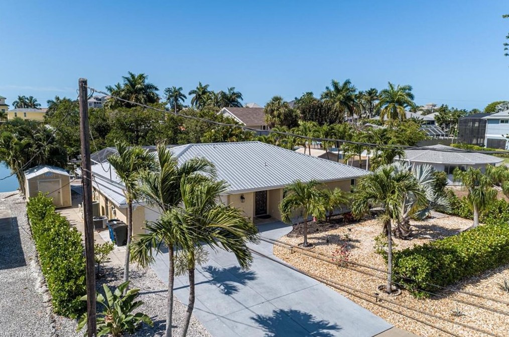 8324 Lagoon Rd, Fort Myers Beach, FL 33931