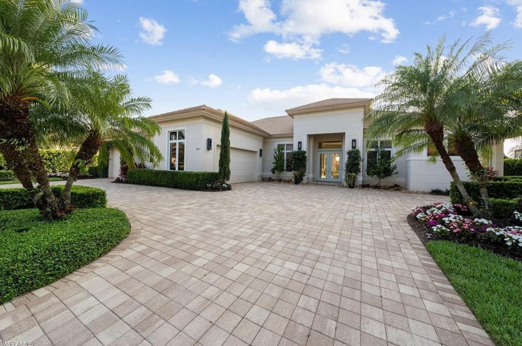 7763 Classics Dr, Naples, FL 34113