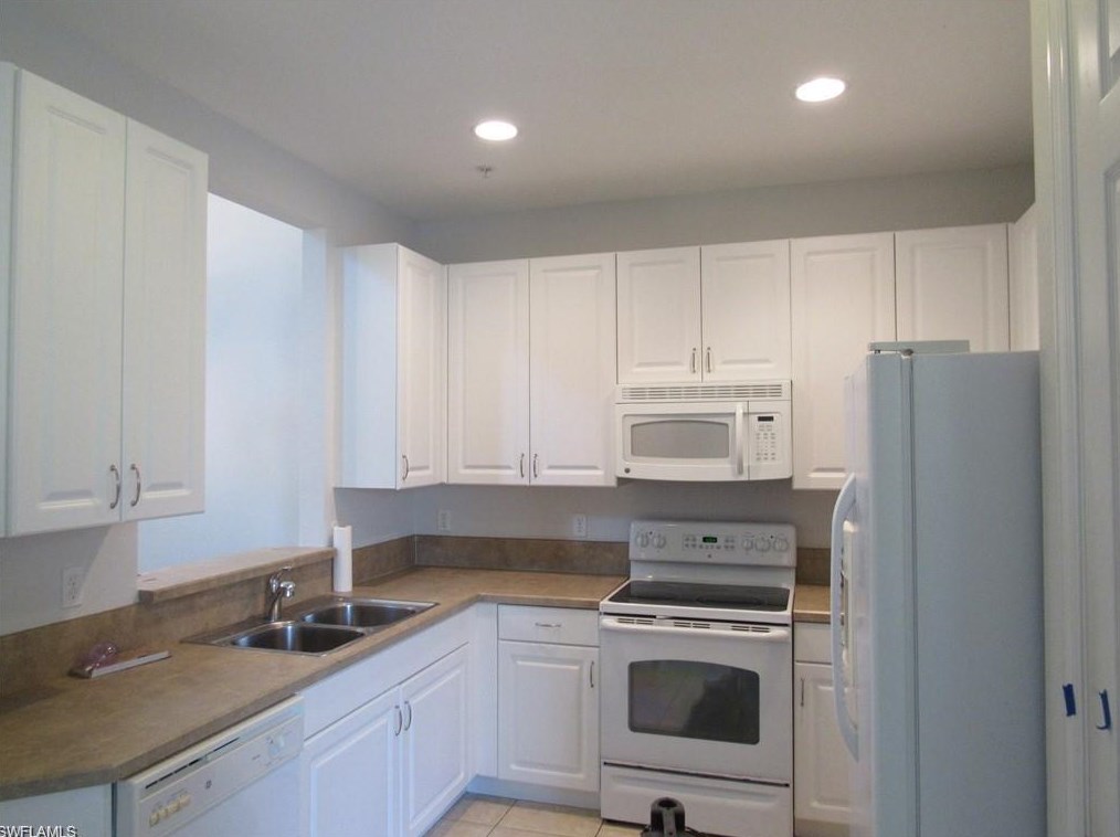 1365 Mariposa Cir #7-101, Naples, FL 34105