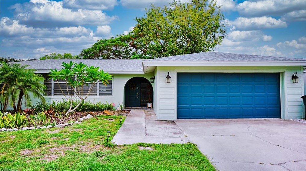 1620 Hermitage Rd, Fort Myers, FL 33919-6409