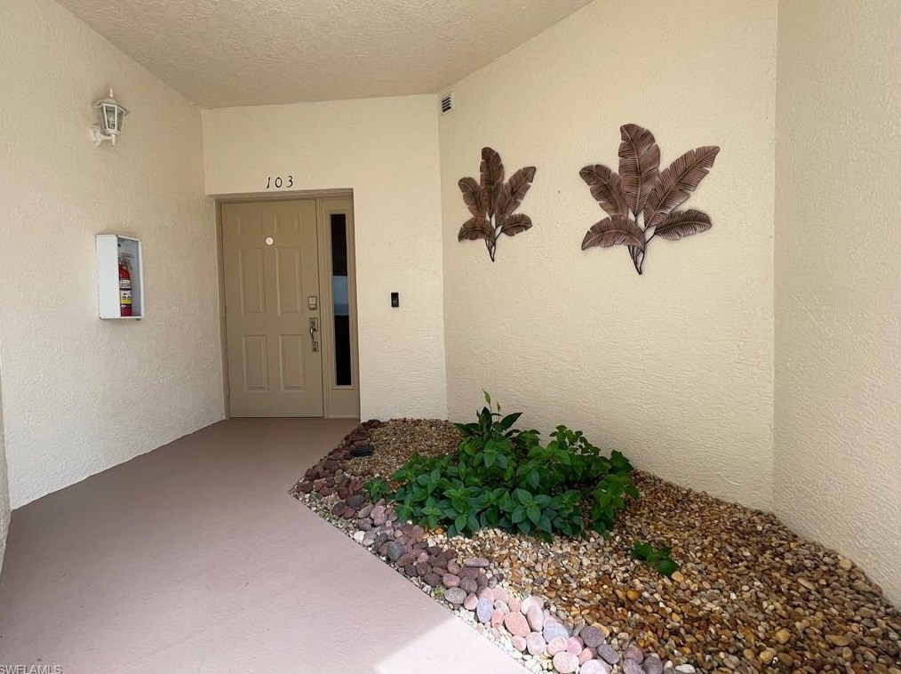 9201 Bayberry Bnd, Fort Myers, FL 33908-6232