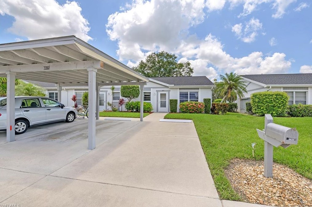 6825 Bogey Dr, Fort Myers, FL 33919-6364