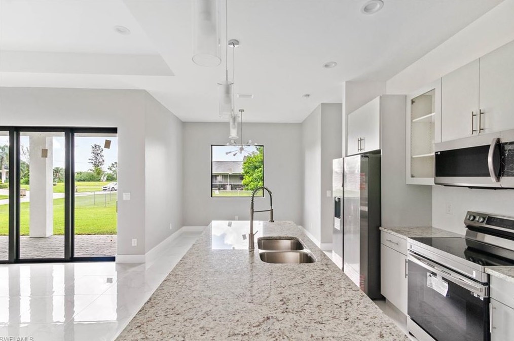 2735 5th Ave, Cape Coral, FL 33909