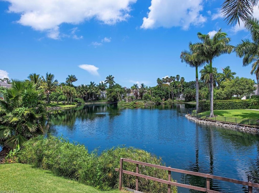 2680 Lantern Ln, Naples, FL 34102