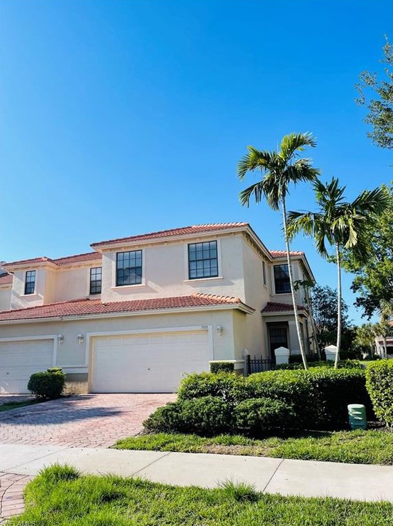 7515 Bristol Cir, Naples, FL 34120