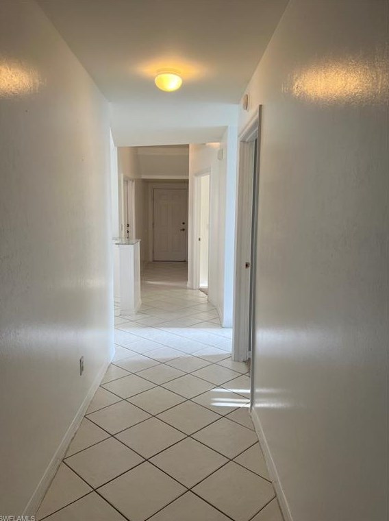 280 Robin Hood Cir #101, Naples, FL 34104