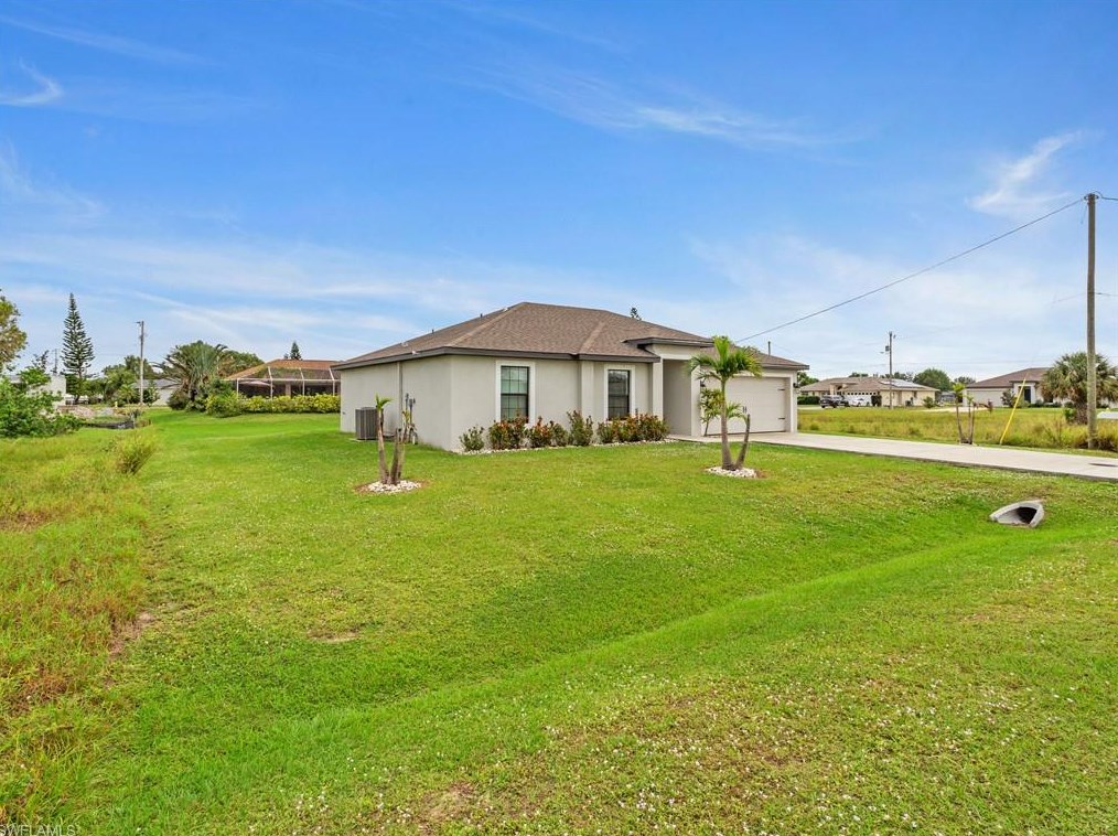 831 Rue Labeau Cir, Fort Myers, FL 33913-7513