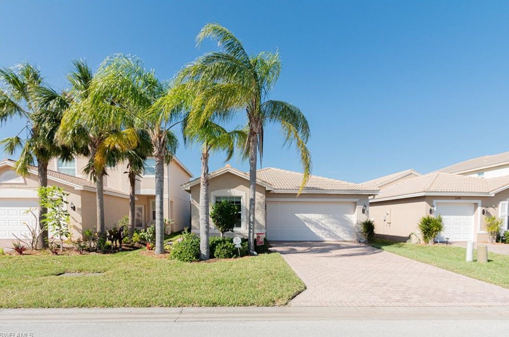 11052 Yellow Poplar Dr, Fort Myers, FL 33913-8882