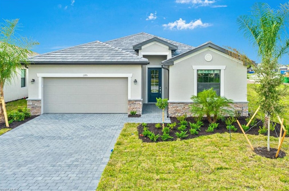 1395 Birdie Dr, Naples, FL 34120
