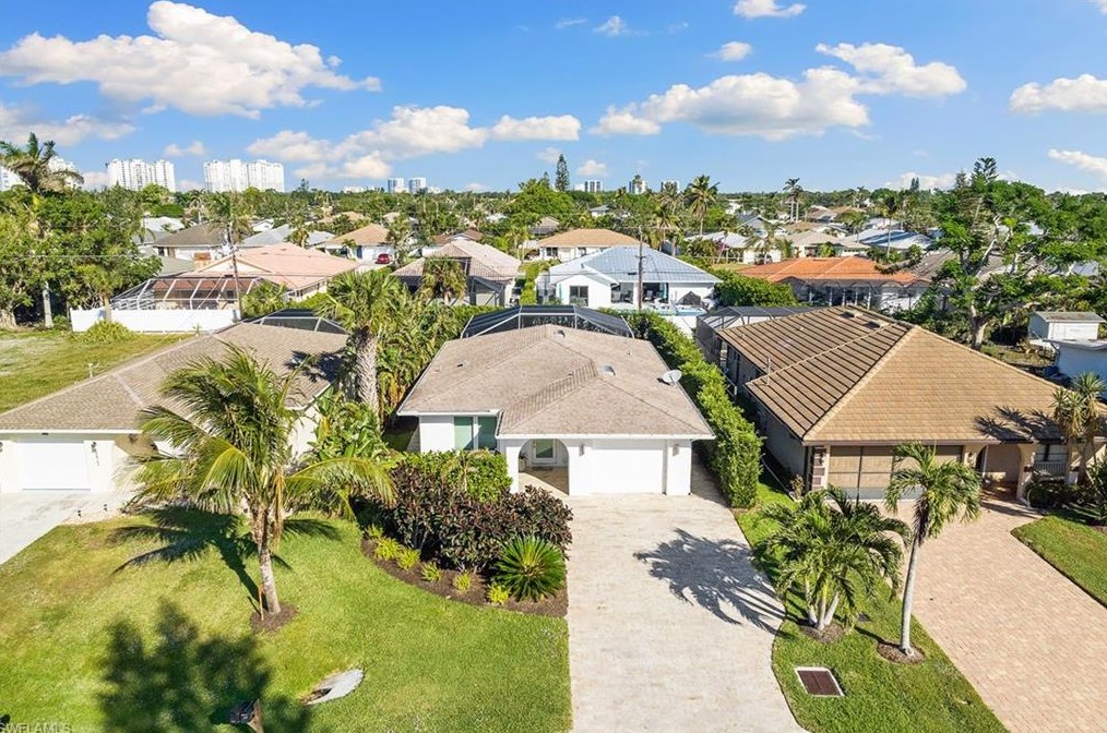 577 106th Ave N, Naples, FL 34108