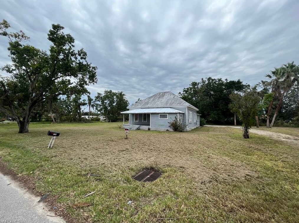 726 Adams Ave, Fort Myers, FL 33905-3928