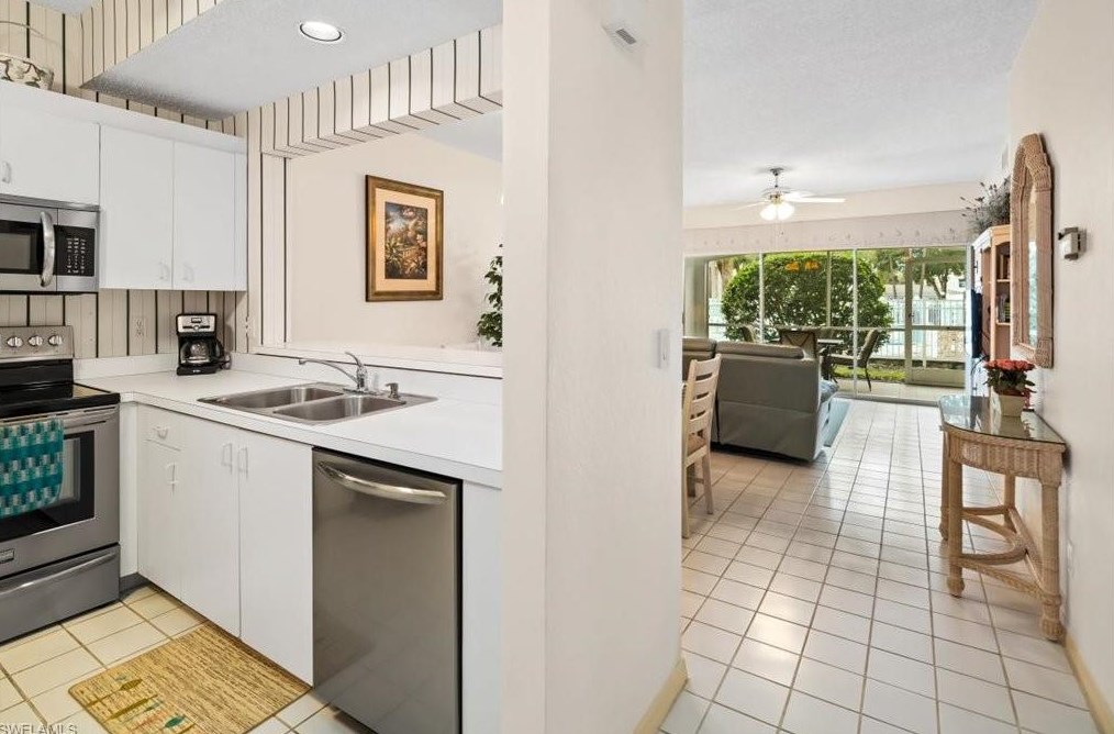 1044 Woodshire Ln #b106, Naples, FL 34105