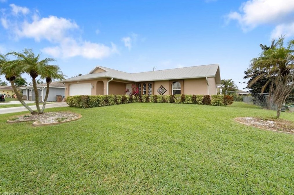 322 18th Pl, Cape Coral, FL 33909-2717