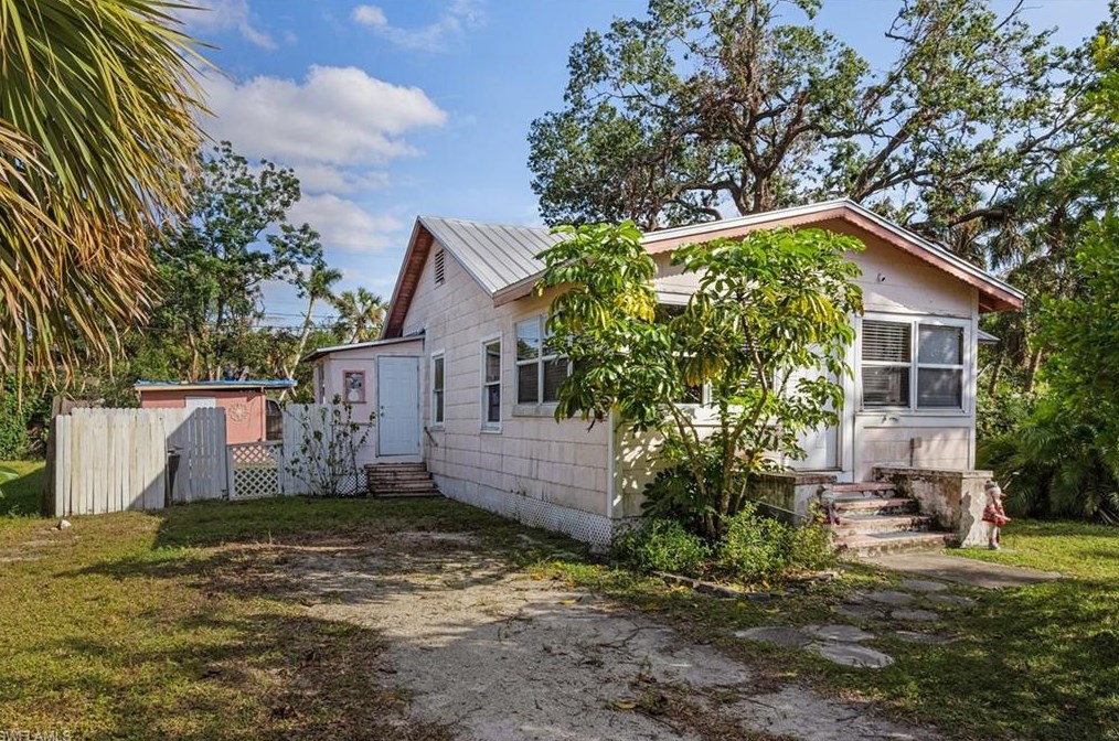 2325 Altamont Ave, Fort Myers, FL 33901-3507