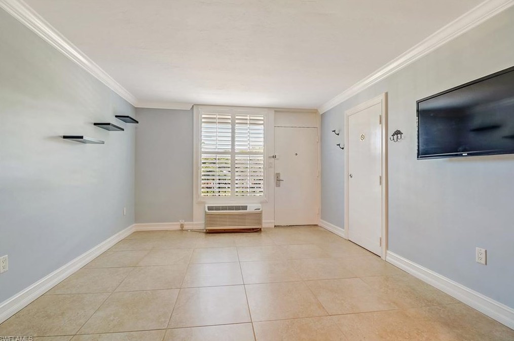2555 Tamiami Trail N #204, Naples, FL 34103