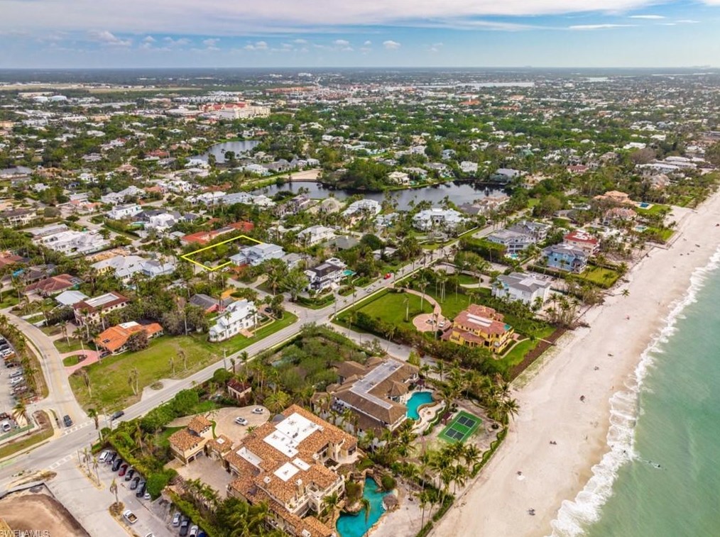 190 7th Ave N, Naples, FL 34102
