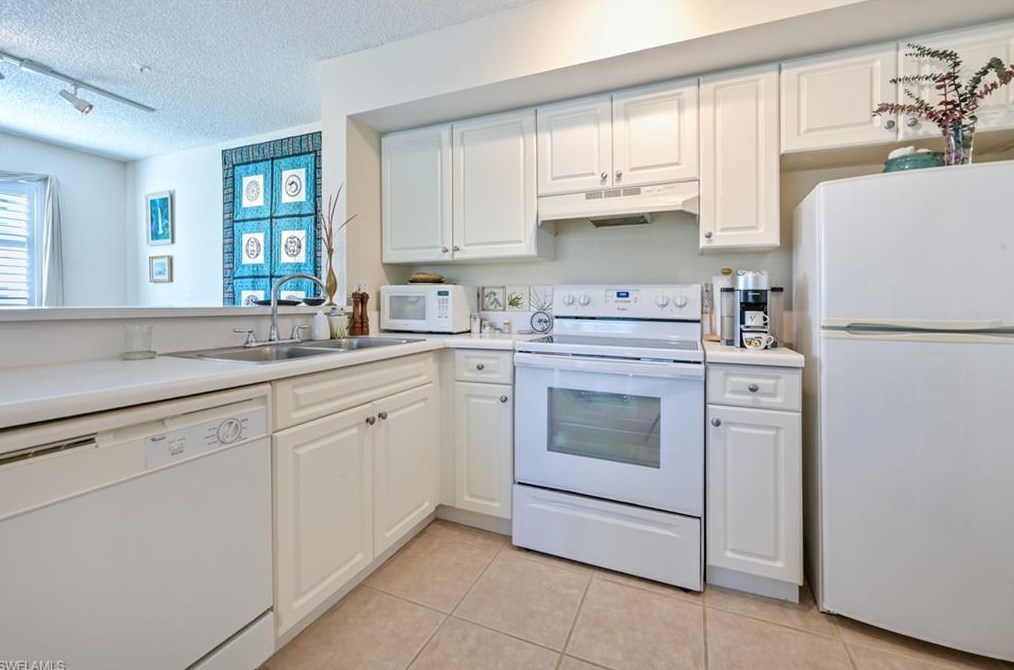 1260 Wildwood Lakes Blvd #208, Naples, FL 34104