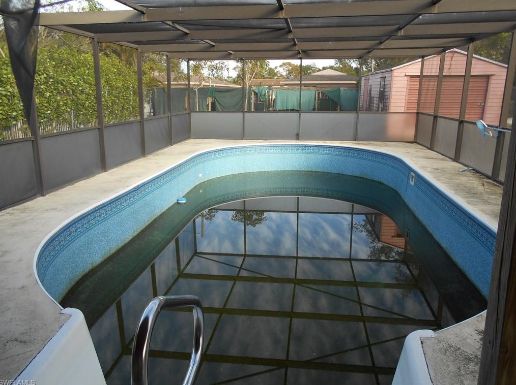 2707 Pine St, Naples, FL 34112