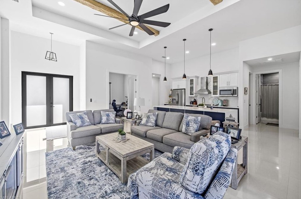 1 8th Ter, Cape Coral, FL 33909-1945