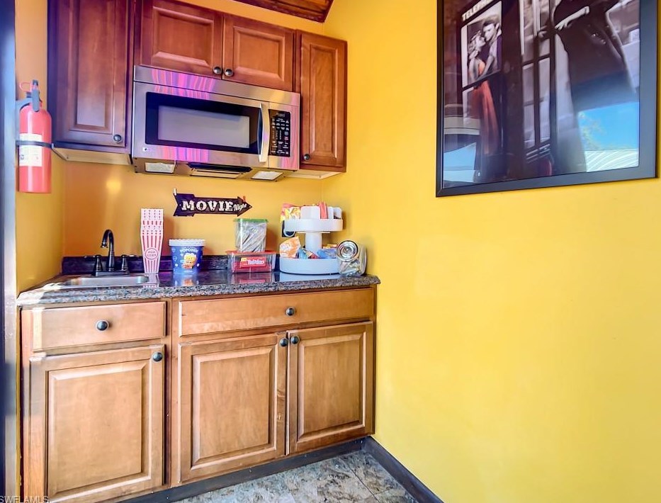 15780 Country Ct, Fort Myers, FL 33912
