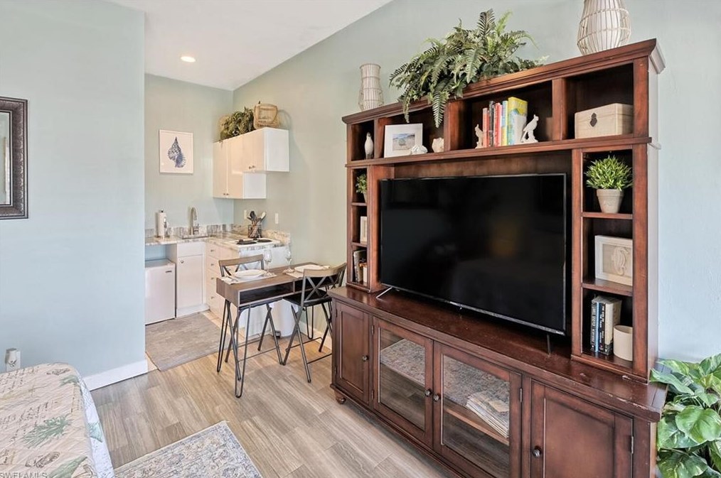 25000 Tamiami Trail E, Naples, FL 34114