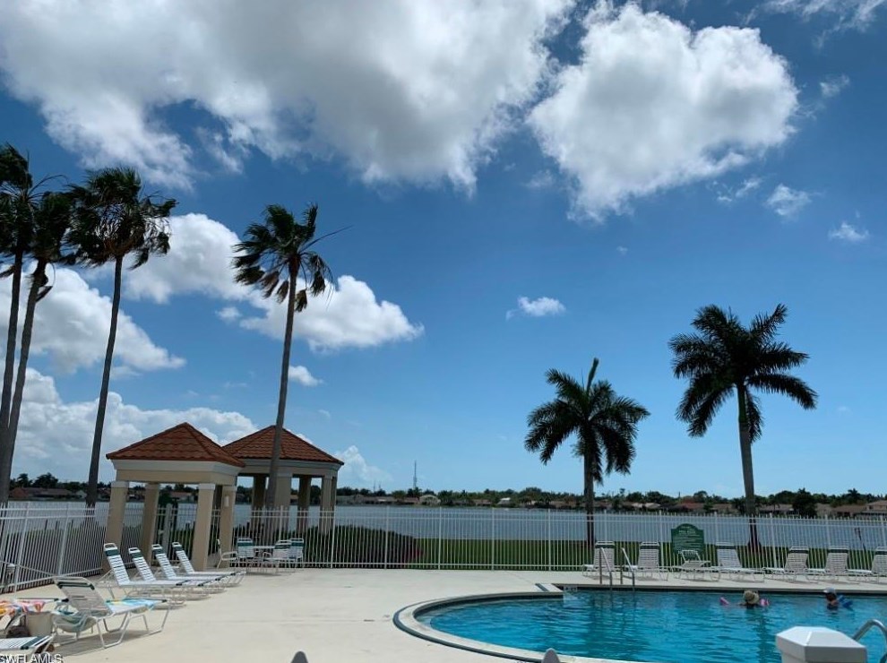 7785 Esmeralda Way #m-202, Naples, FL 34109