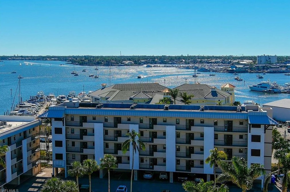 807 River Point Dr #102d, Naples, FL 34102