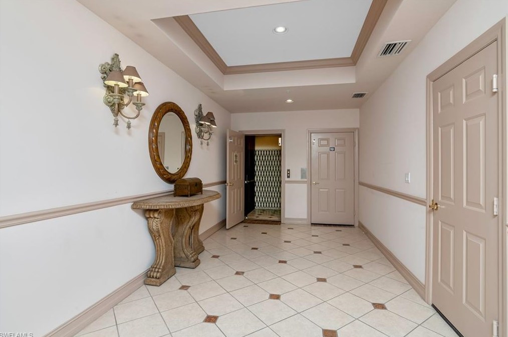 2810 Tiburon Blvd E Apt 103, Naples, FL 34109