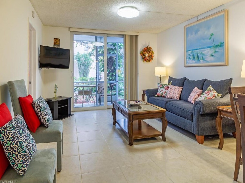 170 Turtle Lake Ct #103, Naples, FL 34105