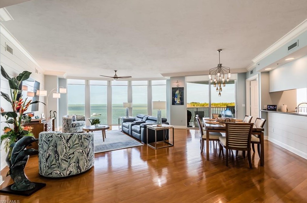 700 La Peninsula Blvd Apt 302, Naples, FL 34113