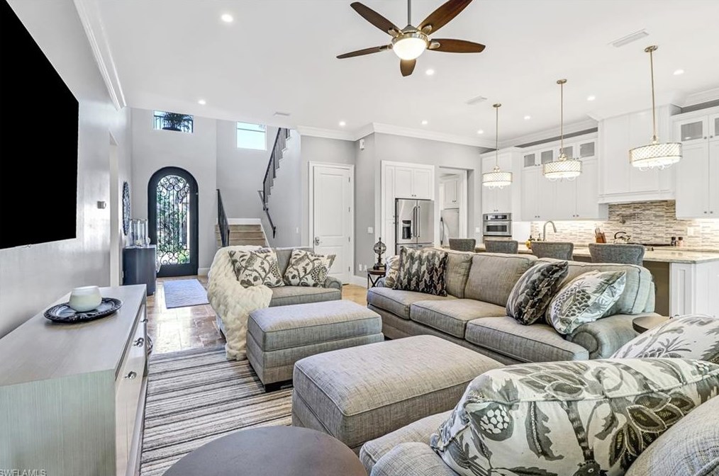 9320 Vanderbilt Dr, Naples, FL 34108