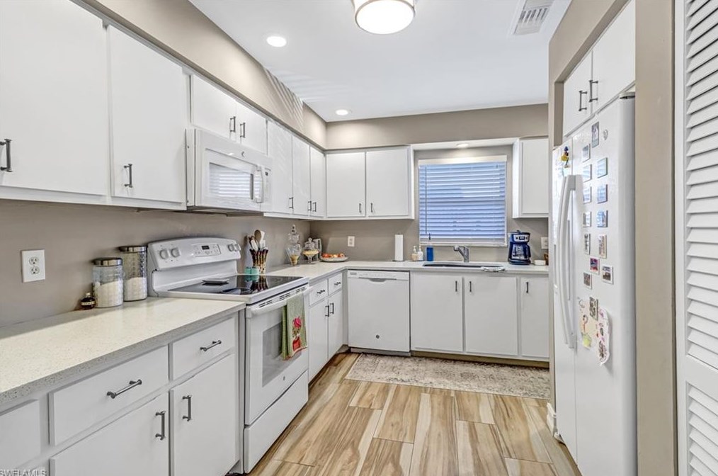 600 Valley Stream Dr #e8, Naples, FL 34113
