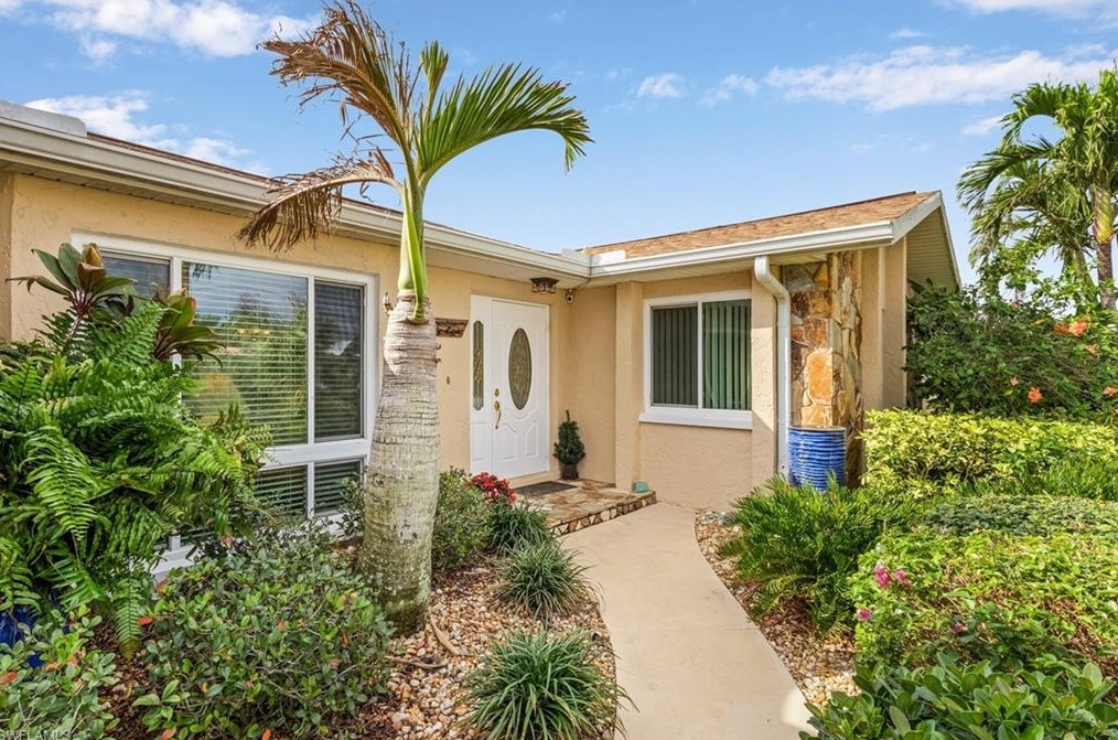 1428 15th St, Cape Coral, FL 33909-1562
