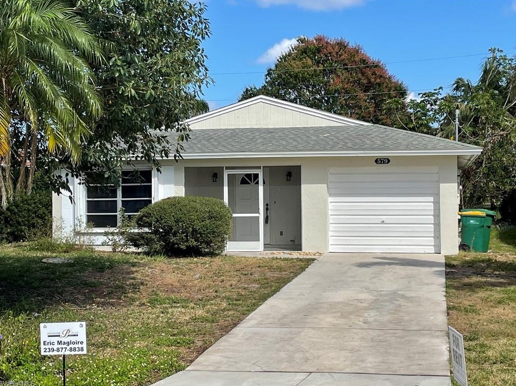 579 93rd Ave N, Naples, FL 34108
