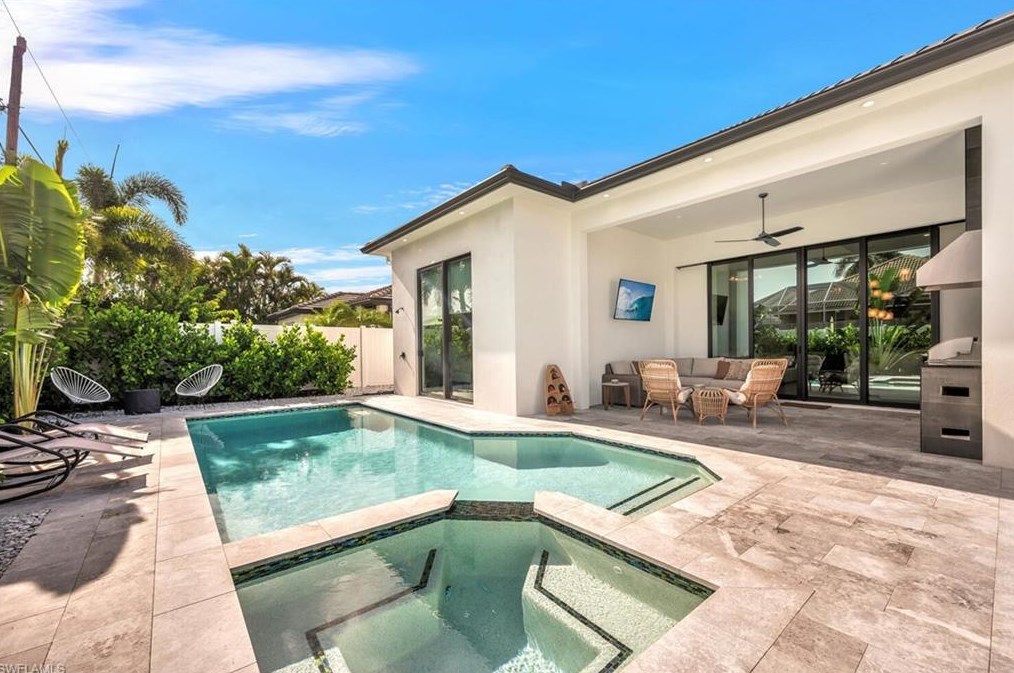 681 93 Ave, Naples FL 34108-2438 exterior