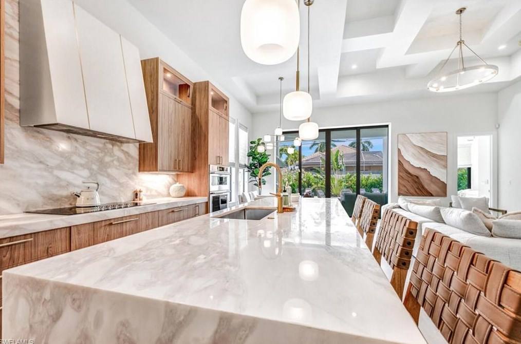 681 93 Ave, Naples FL 34108-2438 exterior