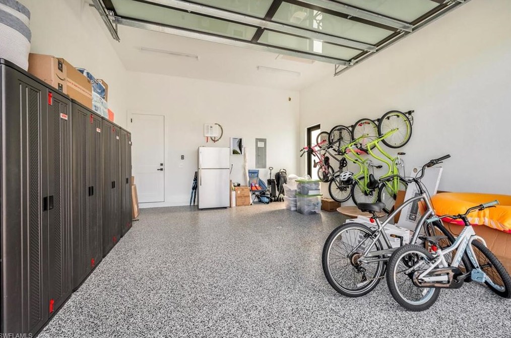 681 93 Ave, Naples FL 34108-2438 exterior