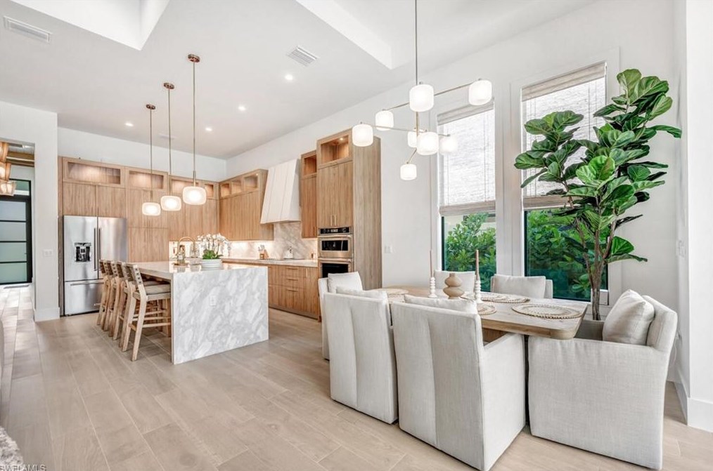 681 93 Ave, Naples FL 34108-2438 exterior