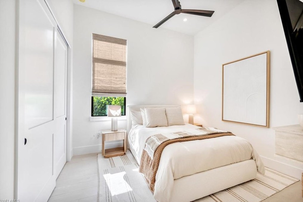 681 93 Ave, Naples FL 34108-2438 exterior