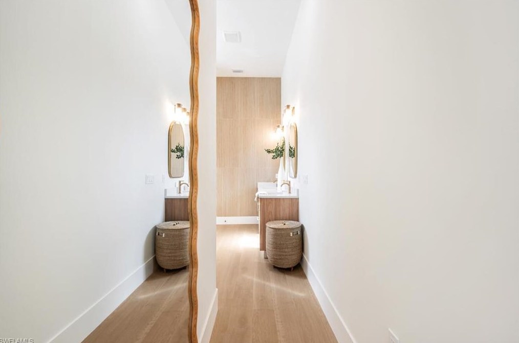 681 93 Ave, Naples FL 34108-2438 exterior