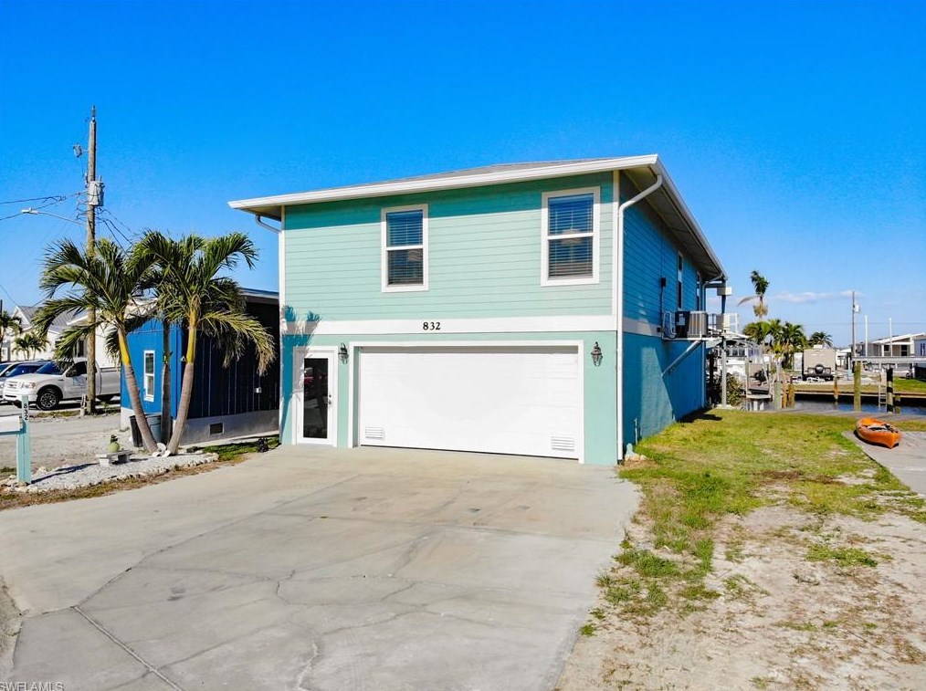 832 Oak St, Fort Myers Beach, FL 33931