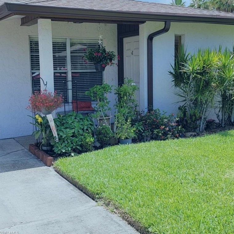 2932 Captiva Gardens Dr, Sarasota, FL 34231-7905