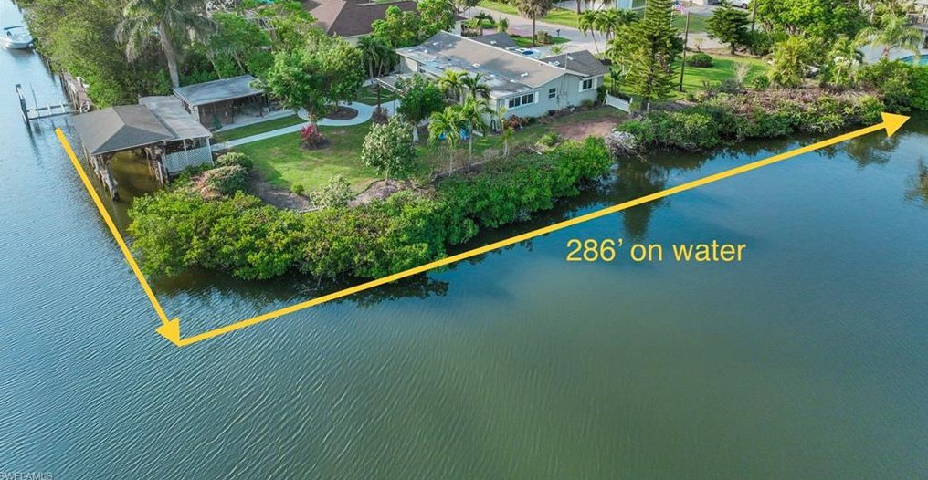 1590 Pelican Ave, Naples, FL 34102