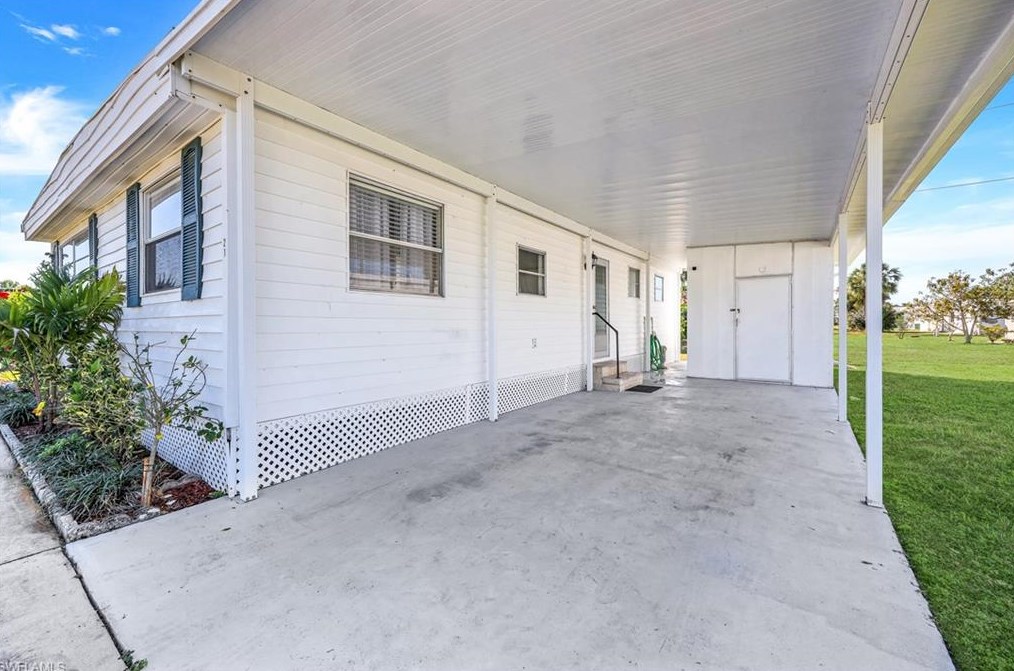21 Le Mans Dr, Naples, FL 34112