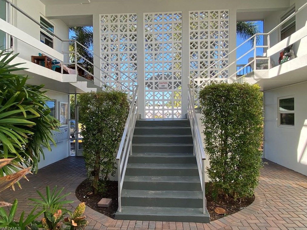 1964 Alamanda Dr #2, Naples, FL 34102